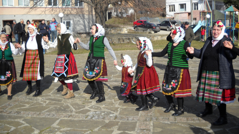 Хоро в с. Голица